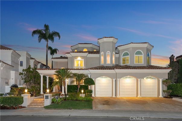 Attached, Exterior, Facade, Mediterranean