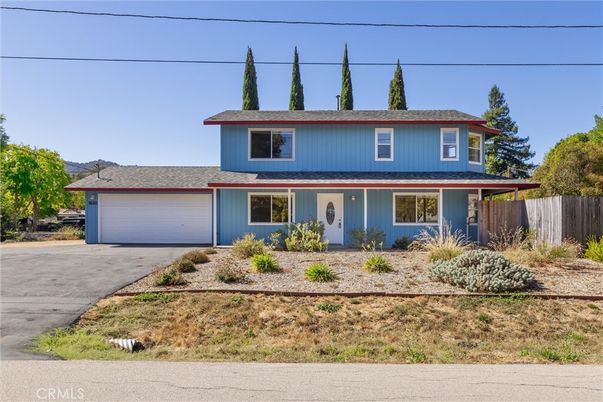 Attached, Exterior, Facade, American Foursquare