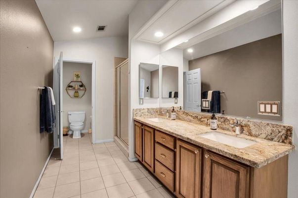 Bathroom, Dual Sink Vanities, Interior, Recessed Lighting