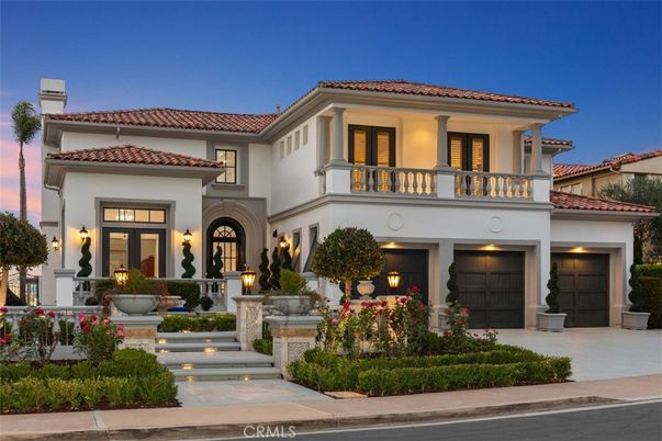 Attached, Exterior, Facade, Mediterranean