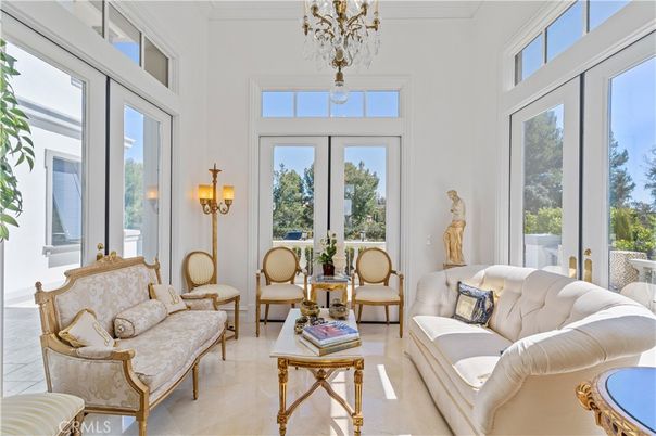 Chandelier, Interior, Living room