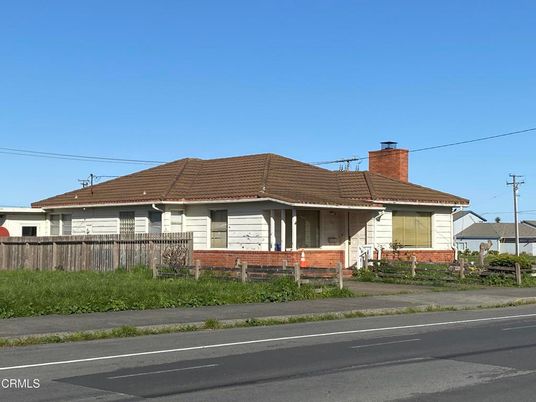 Exterior, Facade, Ranch