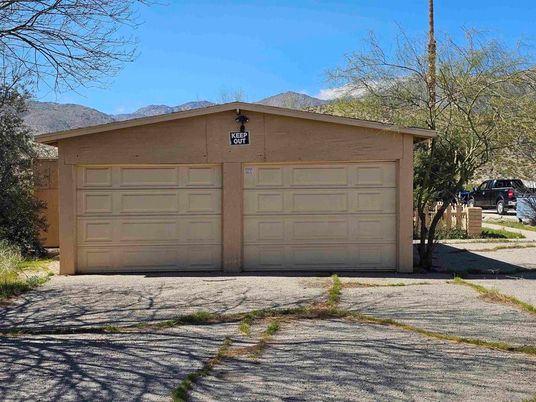 Detached Garage, Exterior