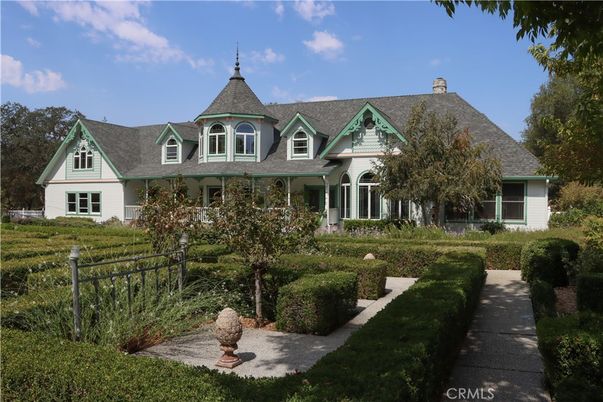 Backyard, Exterior, Facade, Queen Anne Victorian