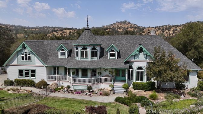 Exterior, Facade, Queen Anne Victorian