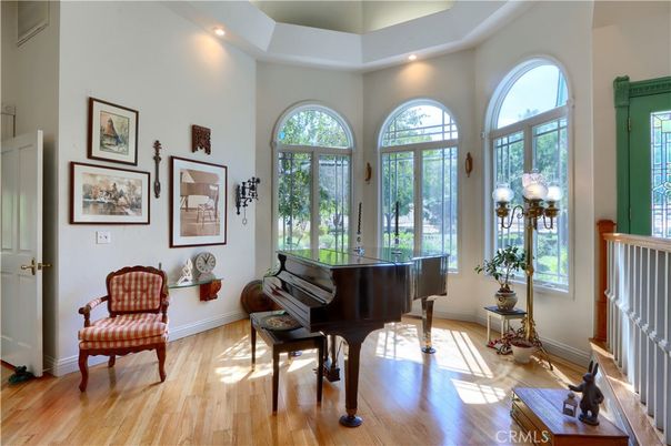 Interior, Piano, Recessed Lighting, Wood Texture Flooring