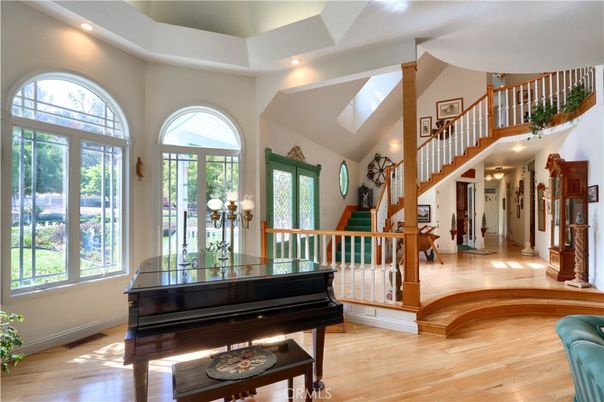 Interior, Piano, Recessed Lighting, Wood Texture Flooring
