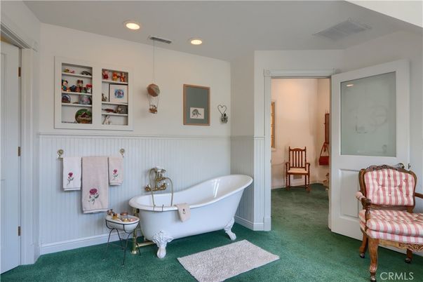 Bathroom, Free Standing Baths, Interior, Pendant Lights, Recessed Lighting