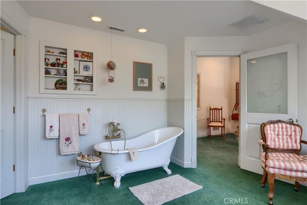 Bathroom, Free Standing Baths, Interior, Pendant Lights, Recessed Lighting