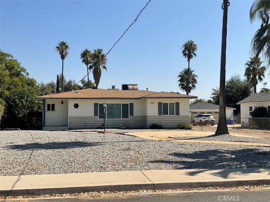 Exterior, Facade, Ranch