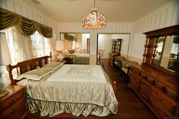 Bedroom, Interior, Pendant Lights, Wood Texture Flooring