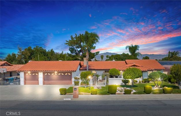Attached, Exterior, Facade, Spanish Mediterranean