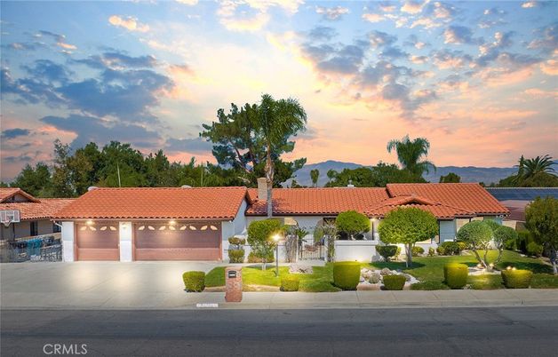 Attached, Exterior, Facade, Spanish Mediterranean
