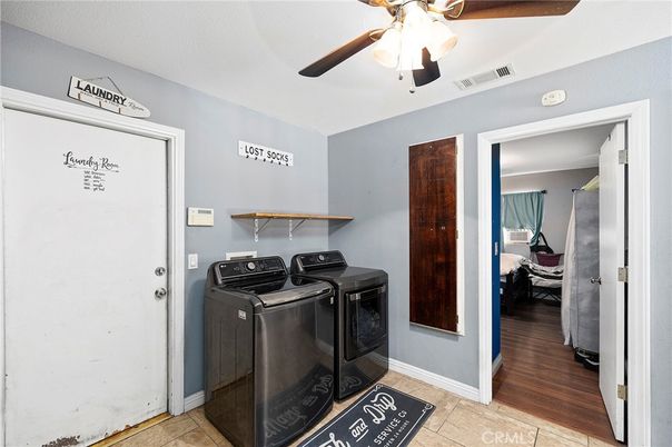 Interior, Washer, Wood Texture Flooring