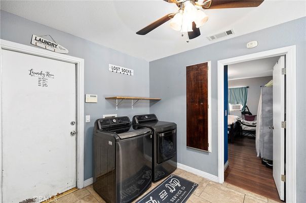 Interior, Washer, Wood Texture Flooring