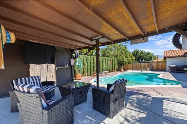 Exterior, Pool