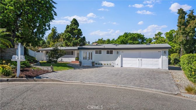 Attached, Exterior, Facade, Ranch