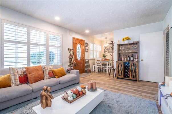Dining room, Interior, Living room, Pendant Lights, Recessed Lighting, Wood Texture Flooring