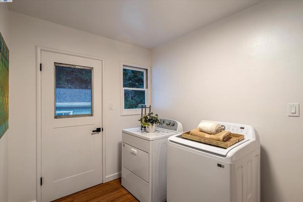 Interior, Washer, Wood Texture Flooring