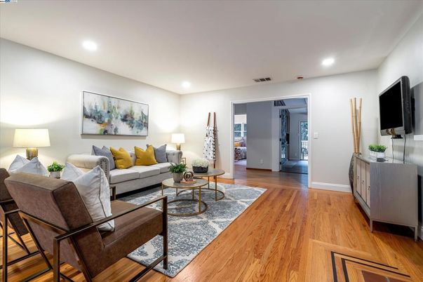 Interior, Living room, Recessed Lighting, Wood Texture Flooring