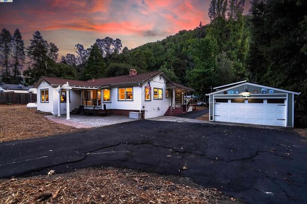 Backyard, Detached Garage, Exterior