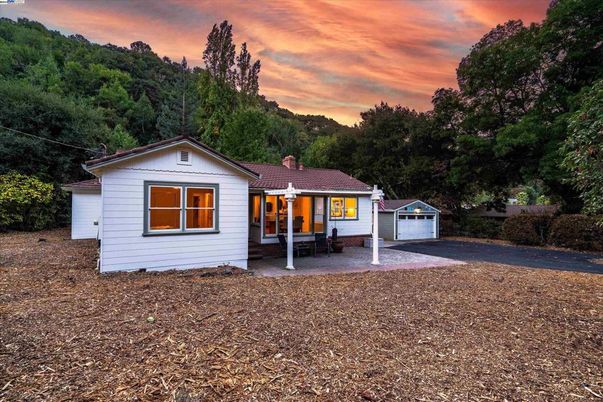 Backyard, Detached Garage, Exterior