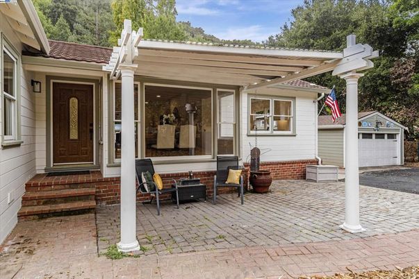 Detached Garage, Exterior