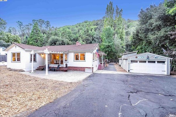 Detached Garage, Exterior