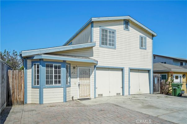Attached, Exterior, Facade, American Craftsman