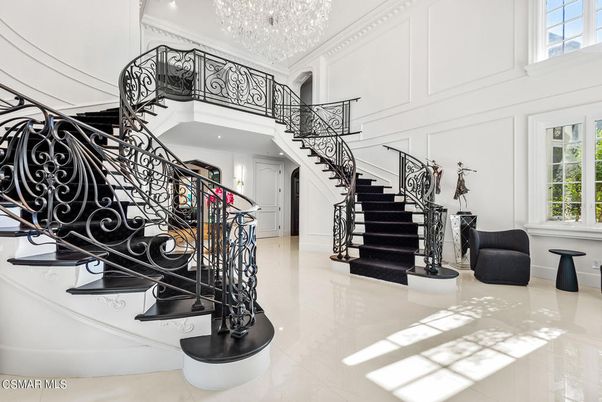 Chandelier, Interior