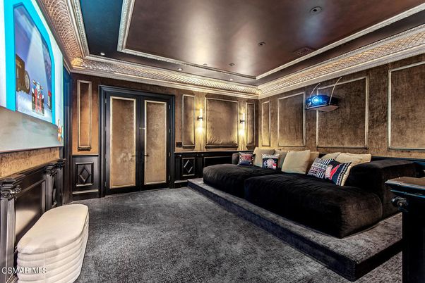 Interior, Projection Screen, Recessed Lighting, Theatre Room