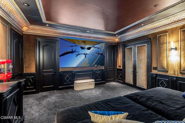 Interior, Projection Screen, Recessed Lighting, Theatre Room