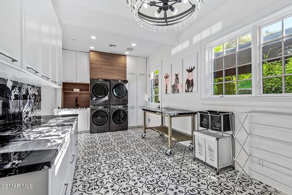 Interior, Kitchen, Recessed Lighting, Washer