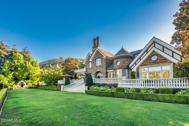 Backyard, Exterior, Facade, Brick Facade, Queen Anne Victorian