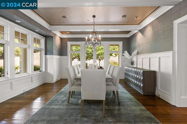 Chandelier, Dining room, Interior, Pendant Lights, Recessed Lighting, Wood Texture Flooring