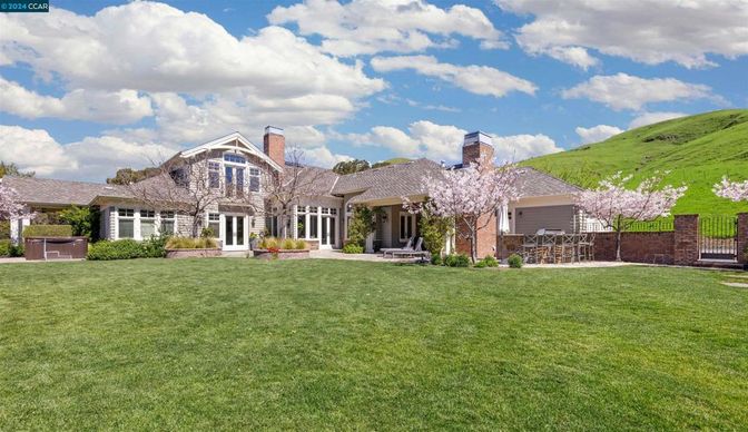 Backyard, Exterior, Facade, French Provincial