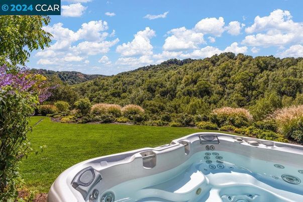 Exterior, Hot Tub
