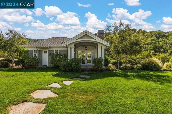 Backyard, Exterior, Facade, Ranch