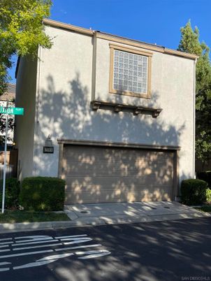 Attached, Exterior, Facade, Modern