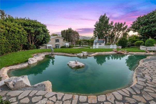Exterior, Pool