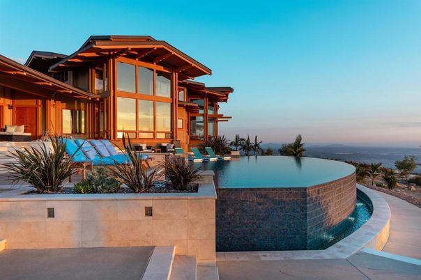 Exterior, Facade, Pool, Water, Modern