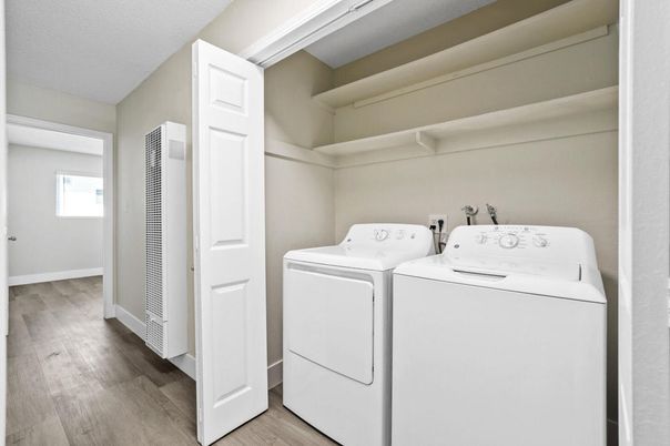 Interior, Utility Closets, Washer, Wood Texture Flooring