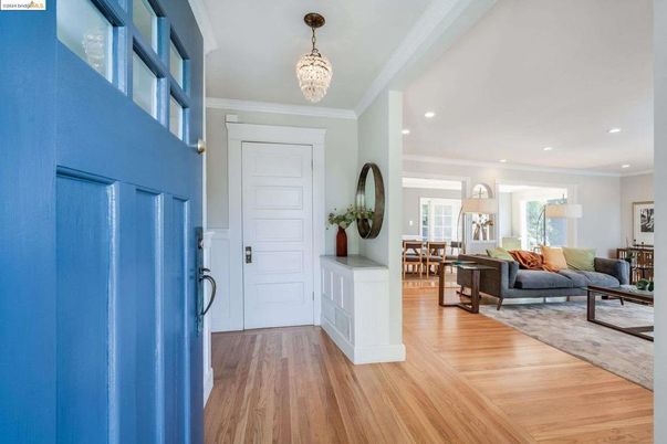 Chandelier, Interior, Living room, Recessed Lighting, Wood Texture Flooring