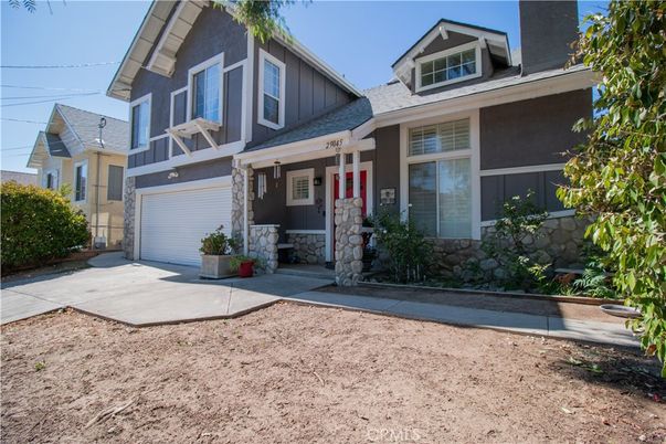 Attached, Exterior, Facade, American Craftsman