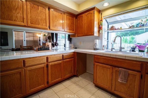 Dining room, Interior, Kitchen, Recessed Lighting, Tile Countertops