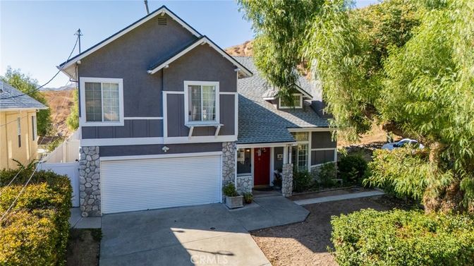 Attached, Exterior, Facade, American Craftsman