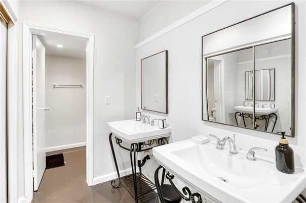 Bathroom, Dual Sink Vanities, Interior, Recessed Lighting