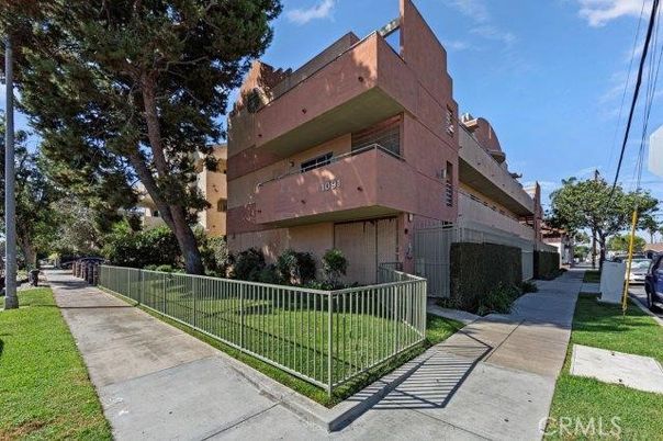 Exterior, Facade, None