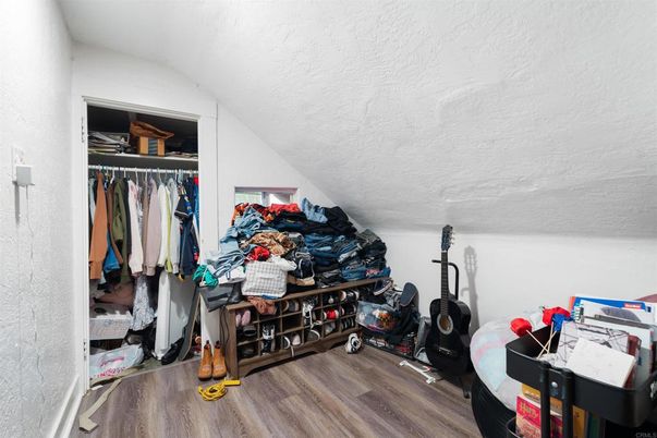 Interior, Walk-in Closets, Wood Texture Flooring