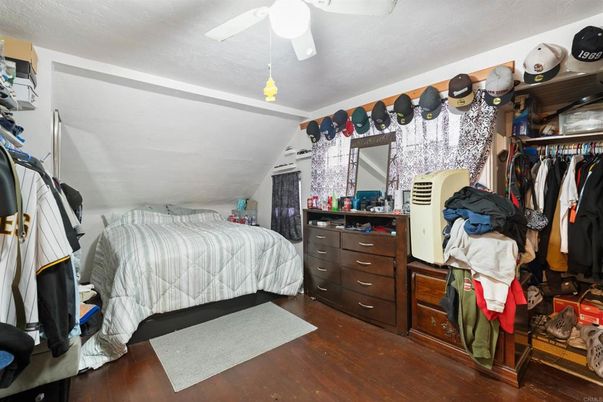 Bedroom, Interior, Walk-in Closets, Wood Texture Flooring